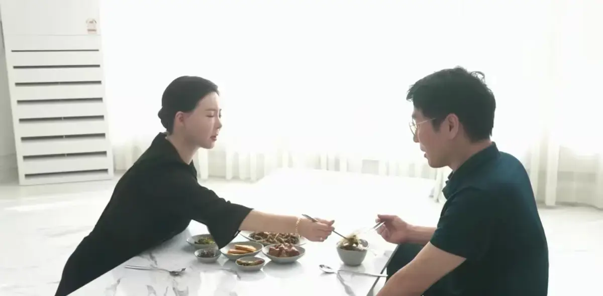 《50岁继母的诱惑》资源下载-4K高清画质无删减中文版-打破韩国伦理片框架的年度黑马免费在线看-50岁继母的诱惑无广告