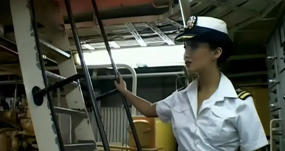 《军舰上的女兵》HD高清完整版在线观看-《军舰上的女兵》卡楚米主演无删减中文版-免费看全集无广告播放